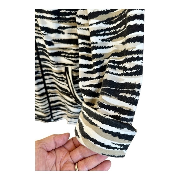 KIM ROGERS, STYLISH ZIP FRONT JACKET. ANIMAL PRINT DESIGN. SIZE XL - Picture 4 of 8